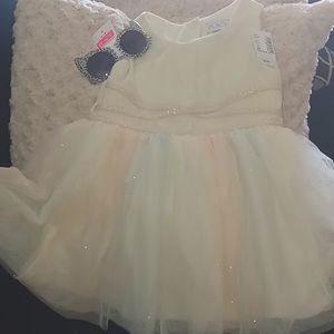 Girls dress 3t and sunglasses